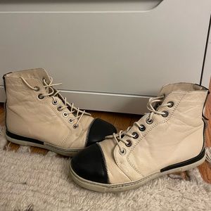Stuart Weitzman High top Sneaker